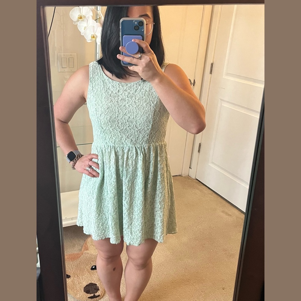 * Sleeveless Lace Dress in Mint *